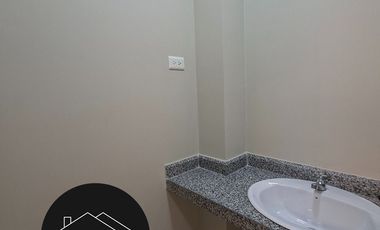 En Machala Linda Casa de Venta en Urb. Privada con una ubicación estratégica cerca a la Gran Piazza, Colegios, etc