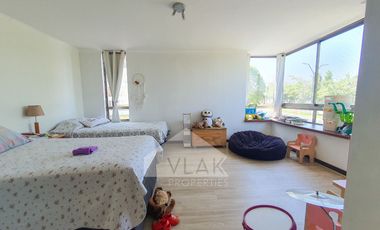 Excelente, Amplio Y Luminoso Dpto 2d-2b Oriente