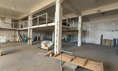 BODEGA EN VENTA EN TOLUCA, CON 4 LOCALES COMERCIALES SOBRE CALLE PRINCIPAL