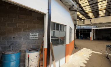 BODEGA EN VENTA EN TOLUCA, CON 4 LOCALES COMERCIALES SOBRE CALLE PRINCIPAL