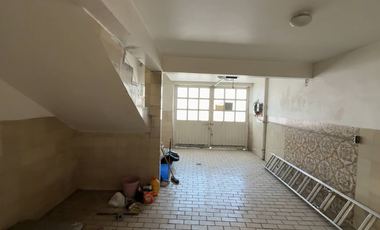 BODEGA EN VENTA EN TOLUCA, CON 4 LOCALES COMERCIALES SOBRE CALLE PRINCIPAL