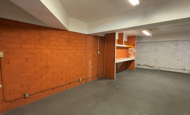 BODEGA EN VENTA EN TOLUCA, CON 4 LOCALES COMERCIALES SOBRE CALLE PRINCIPAL