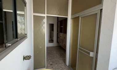 BODEGA EN VENTA EN TOLUCA, CON 4 LOCALES COMERCIALES SOBRE CALLE PRINCIPAL