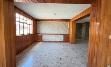 BODEGA EN VENTA EN TOLUCA, CON 4 LOCALES COMERCIALES SOBRE CALLE PRINCIPAL