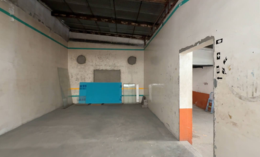 BODEGA EN VENTA EN TOLUCA, CON 4 LOCALES COMERCIALES SOBRE CALLE PRINCIPAL