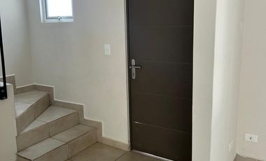 CASA SEMINUEVA EN RENTA EN PUERTA VERONA, ZONA SONTERRA, PRIVADA CON AMENIDADES