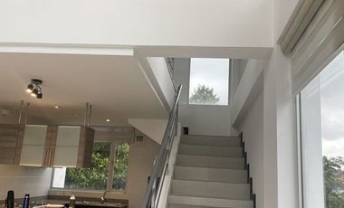 VENTA O RENTA LOFT EN TUMBACO DENTRO DE CONJUNTO CON SEGURIDAD 24/7