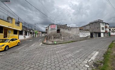 Venta de casa con galpón y terreno en Otavalo, 568 m2