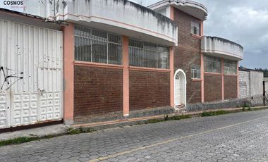 Venta de casa con galpón y terreno en Otavalo, 568 m2