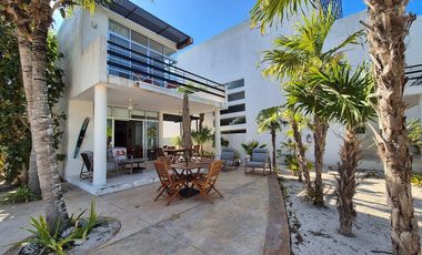 CASA EN LA PLAYA EN VENTA F-2120, 3 REC. WAYAK SAN BENITO $15,000,000 M.N
