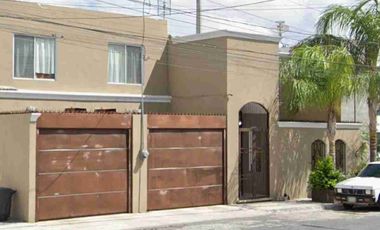 Hermosa Casa en Venta en Jardines de Casa Blanca | San Nicolás de los Garza