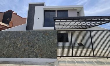 RUMAH MEWAH 4+1 KT DI KATANG KEDIRI, DEKAT PUSAT KULINER