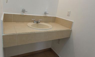 Casa en renta en Villa California, ubicada en esquina