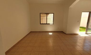 Casa en renta en Villa California, ubicada en esquina