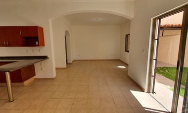 Casa en renta en Villa California, ubicada en esquina