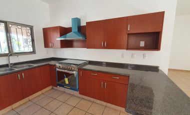 Casa en renta en Villa California, ubicada en esquina