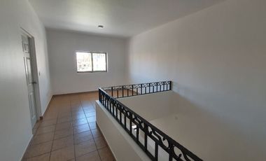 Casa en renta en Villa California, ubicada en esquina