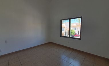 Casa en renta en Villa California, ubicada en esquina