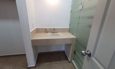 Casa en renta en Villa California, ubicada en esquina