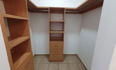 Casa en renta en Villa California, ubicada en esquina