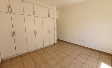 Casa en renta en Villa California, ubicada en esquina