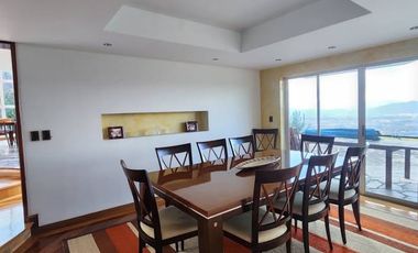 🏡 ESPECTACULAR MANSIÓN EN ALTOS DE YERBABUENA – VENTA O PERMUTA  Disfruta de la mejor vista panorámica de la sabana en una propiedad imponente de 2 F