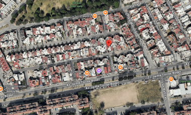 CASA EN FRACCIONAMIENTO EN VENTA EN AV JAIME TORRES BODET 3224, GUADALAJARA, JAL. GRAN OPORTUNIDAD DE INVERSIÓN (RECUPERACION BANCARIA)