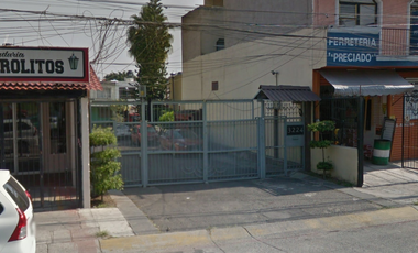 CASA EN FRACCIONAMIENTO EN VENTA EN AV JAIME TORRES BODET 3224, GUADALAJARA, JAL. GRAN OPORTUNIDAD DE INVERSIÓN (RECUPERACION BANCARIA)