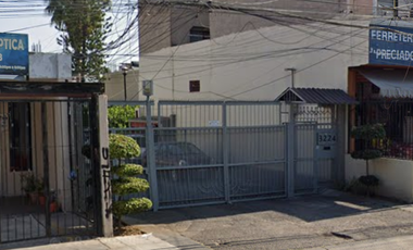 CASA EN FRACCIONAMIENTO EN VENTA EN AV JAIME TORRES BODET 3224, GUADALAJARA, JAL. GRAN OPORTUNIDAD DE INVERSIÓN (RECUPERACION BANCARIA)