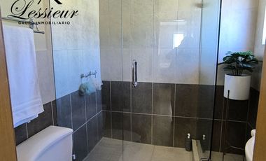 CASA EN ESQUINA CON ALBERCA 🏡✨ FRACC. PRIVADO | AMUEBLADA | FRENTE A PARQUE