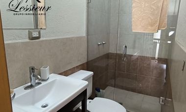 CASA EN ESQUINA CON ALBERCA 🏡✨ FRACC. PRIVADO | AMUEBLADA | FRENTE A PARQUE