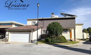 CASA EN ESQUINA CON ALBERCA 🏡✨ FRACC. PRIVADO | AMUEBLADA | FRENTE A PARQUE