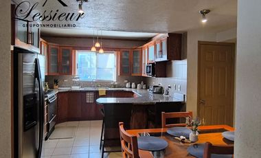 CASA EN ESQUINA CON ALBERCA 🏡✨ FRACC. PRIVADO | AMUEBLADA | FRENTE A PARQUE
