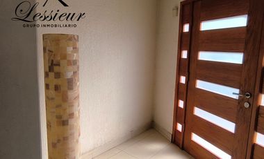 CASA EN ESQUINA CON ALBERCA 🏡✨ FRACC. PRIVADO | AMUEBLADA | FRENTE A PARQUE