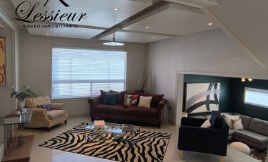 CASA EN ESQUINA CON ALBERCA 🏡✨ FRACC. PRIVADO | AMUEBLADA | FRENTE A PARQUE