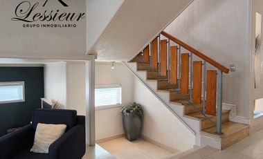 CASA EN ESQUINA CON ALBERCA 🏡✨ FRACC. PRIVADO | AMUEBLADA | FRENTE A PARQUE