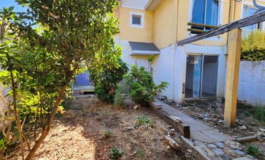 Se vende acogedora casa en Loteo Jardines de Machali, Machali