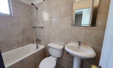 Se vende acogedora casa en Loteo Jardines de Machali, Machali