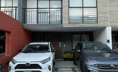 vendo h casa como nueva en Colonia Atlanta a un lado de urbi balboa.