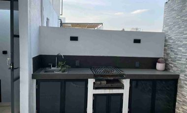 vendo h casa como nueva en Colonia Atlanta a un lado de urbi balboa.