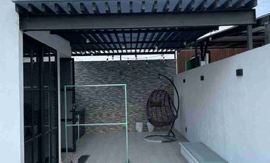 vendo h casa como nueva en Colonia Atlanta a un lado de urbi balboa.