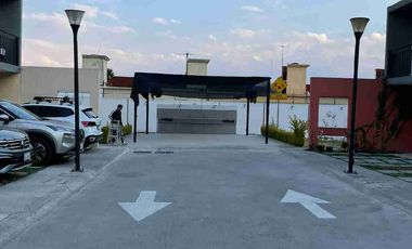 vendo h casa como nueva en Colonia Atlanta a un lado de urbi balboa.