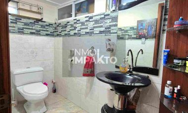 Casa Rentera Esquinera en Venta La Magdalena Sur de Quito