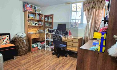 Casa Rentera Esquinera en Venta La Magdalena Sur de Quito