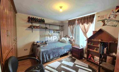 Casa Rentera Esquinera en Venta La Magdalena Sur de Quito