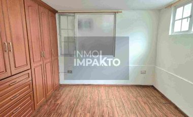 Casa Rentera Esquinera en Venta La Magdalena Sur de Quito