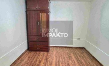 Casa Rentera Esquinera en Venta La Magdalena Sur de Quito