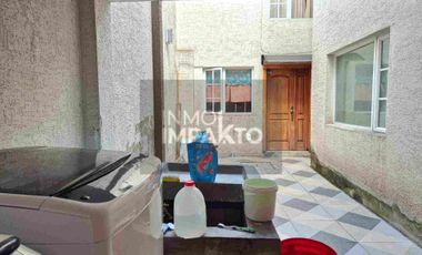 Casa Rentera Esquinera en Venta La Magdalena Sur de Quito