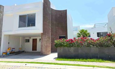 CASA EN RENTA EN LOMAS DE ANGELOPOLIS COM JARDIN GRANDE DE 100 M², CON 4 RECAMARAS CON BAÑO, PARQUE COAHUILA