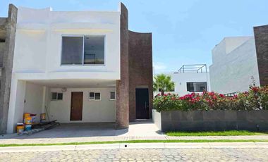 CASA EN RENTA EN LOMAS DE ANGELOPOLIS COM JARDIN GRANDE DE 100 M², CON 4 RECAMARAS CON BAÑO, PARQUE COAHUILA